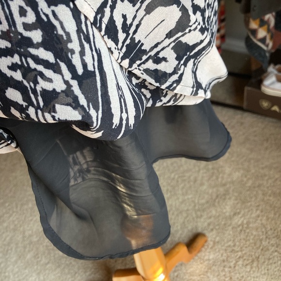 Umgee unique print dress with tie sleeves, fully lined, size small - Picture 4 of 13